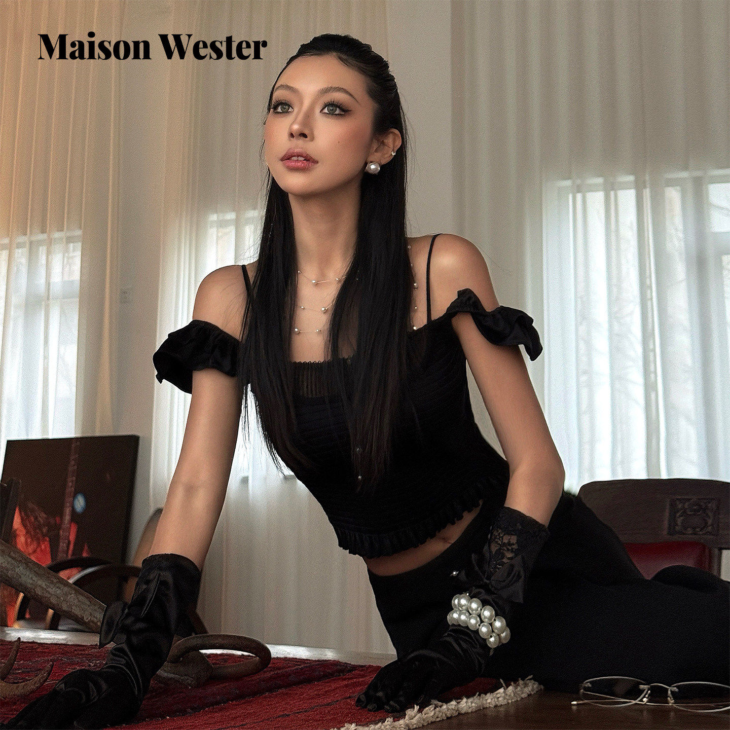 Maison Wester2026春新品打揽设计小飞袖吊带黑色装饰链直筒裤