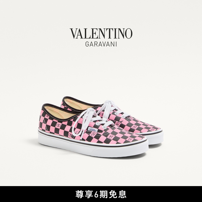 华伦天奴与VANS联名运动鞋