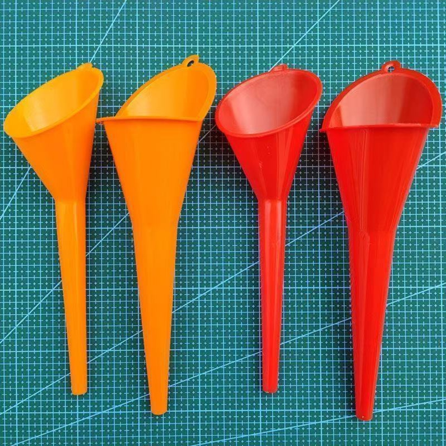 汽车摩托车机油加油漏斗加长防溢免手扶塑料胶设计家用便携