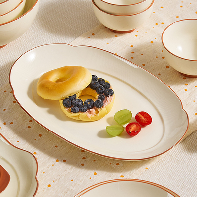 奶油风精美花边设计鱼盘