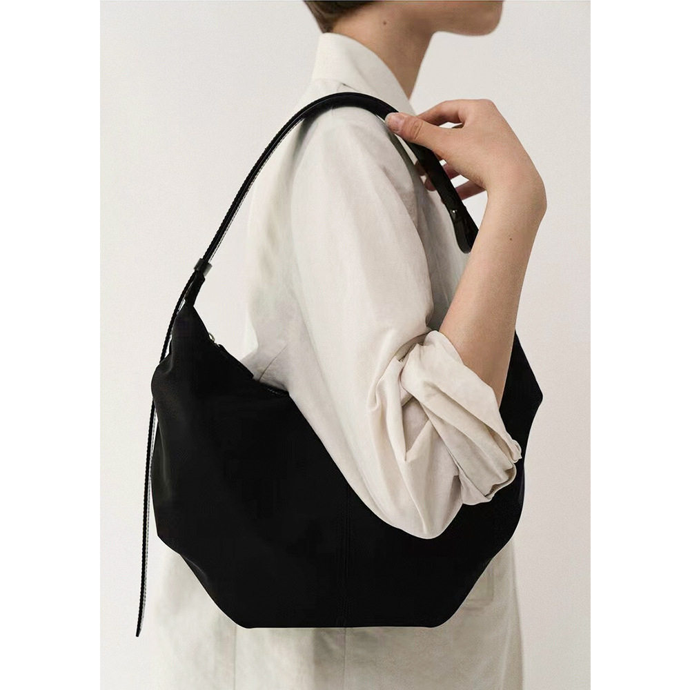 2026韩国小众设计月牙饺子包尼龙褶皱半月包单肩包通勤腋下包女包