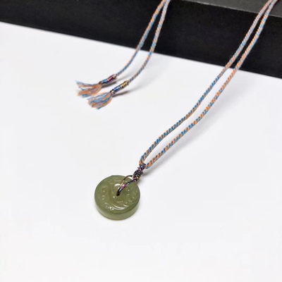 D590# 天然和田玉精工雕刻平安扣吊坠锁骨链15*5mm 重3.39克