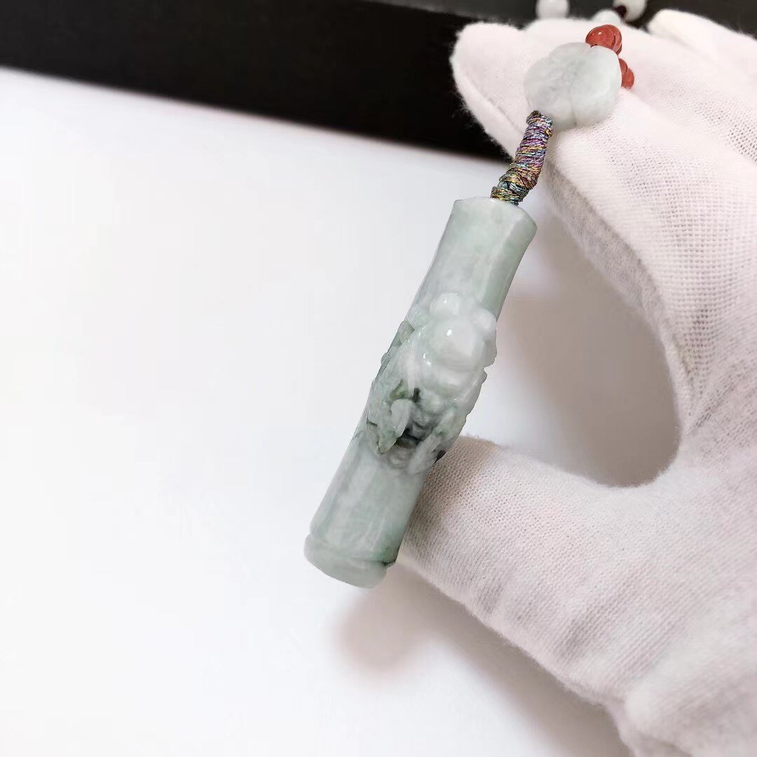 D1067# 天然A货翡翠辣绿飘花竹节知了吊坠 配翡翠南红珠链