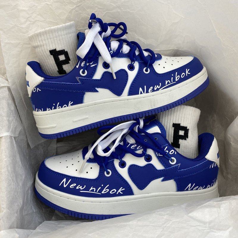 学生百搭板鞋国潮克莱因蓝chic甜酷穿搭运动鞋爱心涂鸦字母跑步鞋