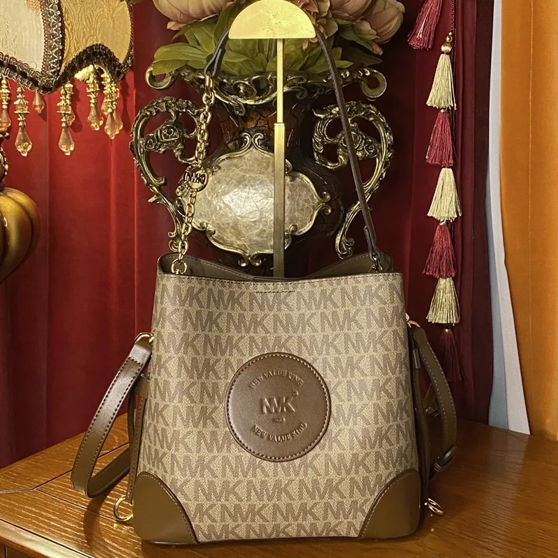 【专柜新款】香港专柜女士包包单肩手提斜挎包水桶包D336NK卡其