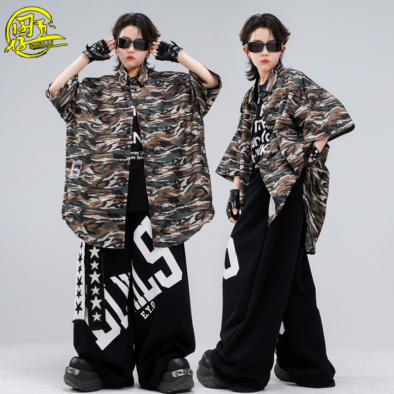 儿童迷彩衬衫嘻哈街舞演出服套装图片