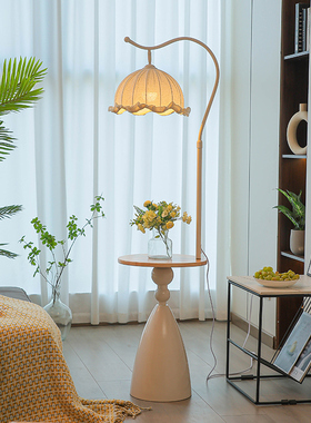 奶油风客厅落地灯沙发旁边几高级感置物氛围无线充卧室床头柜台灯