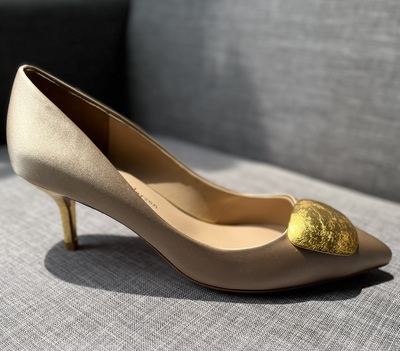 Rupert Sanderson 香槟色绸缎面高跟尖头金箔扣单鞋女鞋