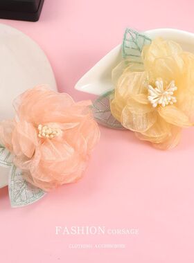 温柔立体欧根纱芙蓉花胸针