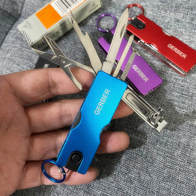 BG原单尾货多功能组合工具指甲剪迷你剪刀带手电EDC随身钥匙挂件 - 实物图