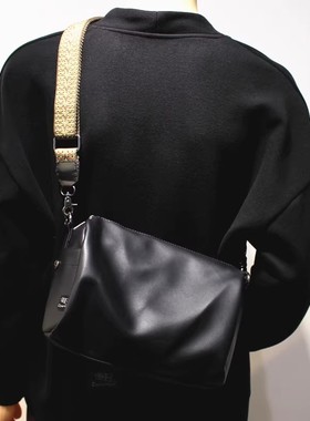 法国Cavi KIong斜挎包简约设计男单肩包女大学生包软皮拉链背包包