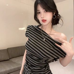 复古撞色条纹斜肩短袖 收腰设计感辣妹显瘦上衣 T恤女夏季 褶皱修身