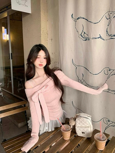 甜妹上衣 绝美蝴蝶结露肩内搭短款 一字肩纯欲粉色针织打底衫 女春季