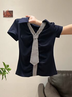 学院风藏青格纹假领带显瘦T恤