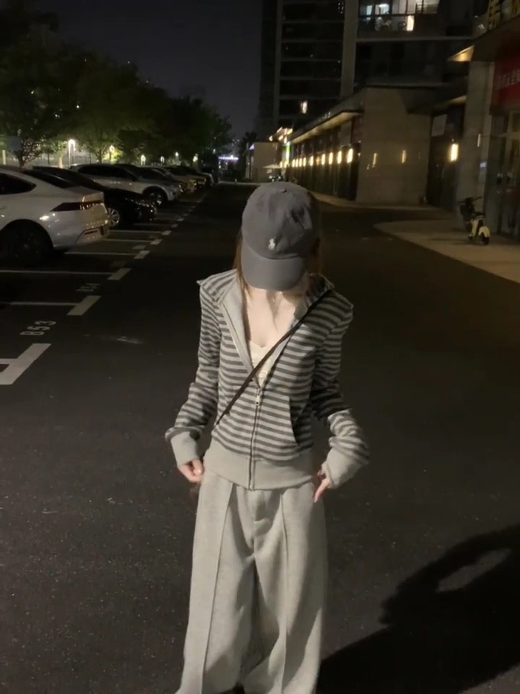 美式高街灰色条纹连帽卫衣
