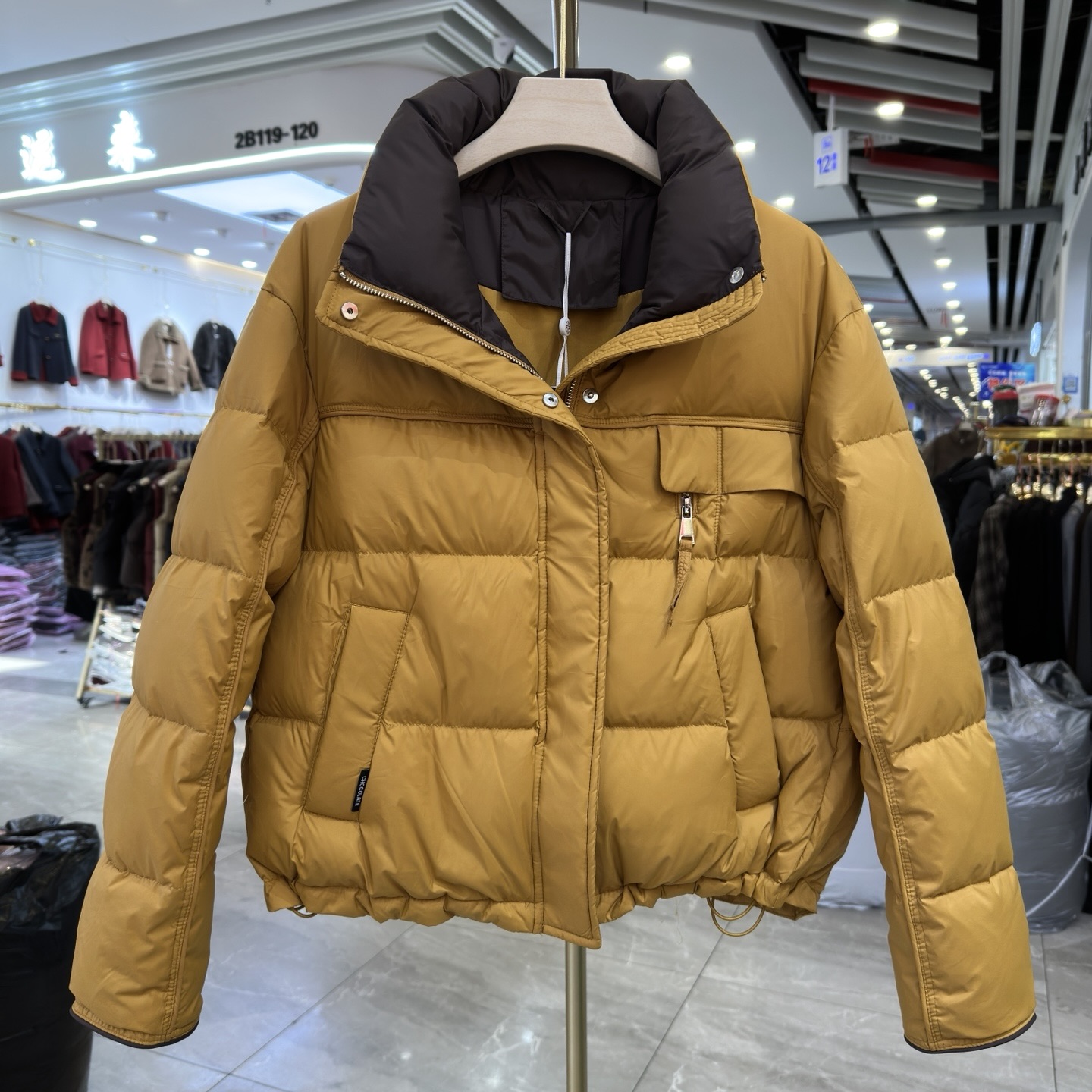 年轻妈妈装立领拼接抽绳羽绒服