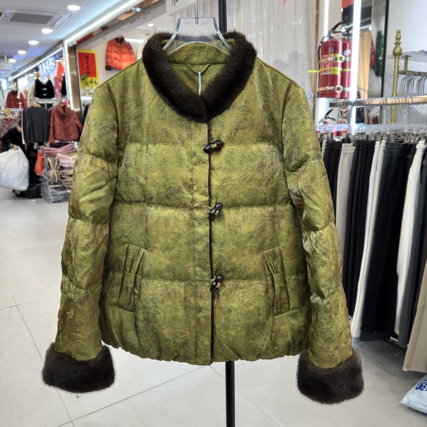 高端妈妈装毛领提花国风羽绒服