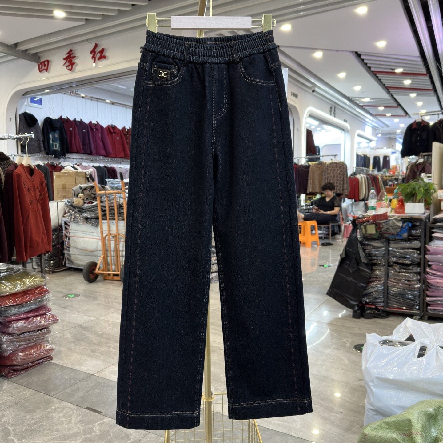 时尚妈妈装高腰直筒加绒牛仔裤