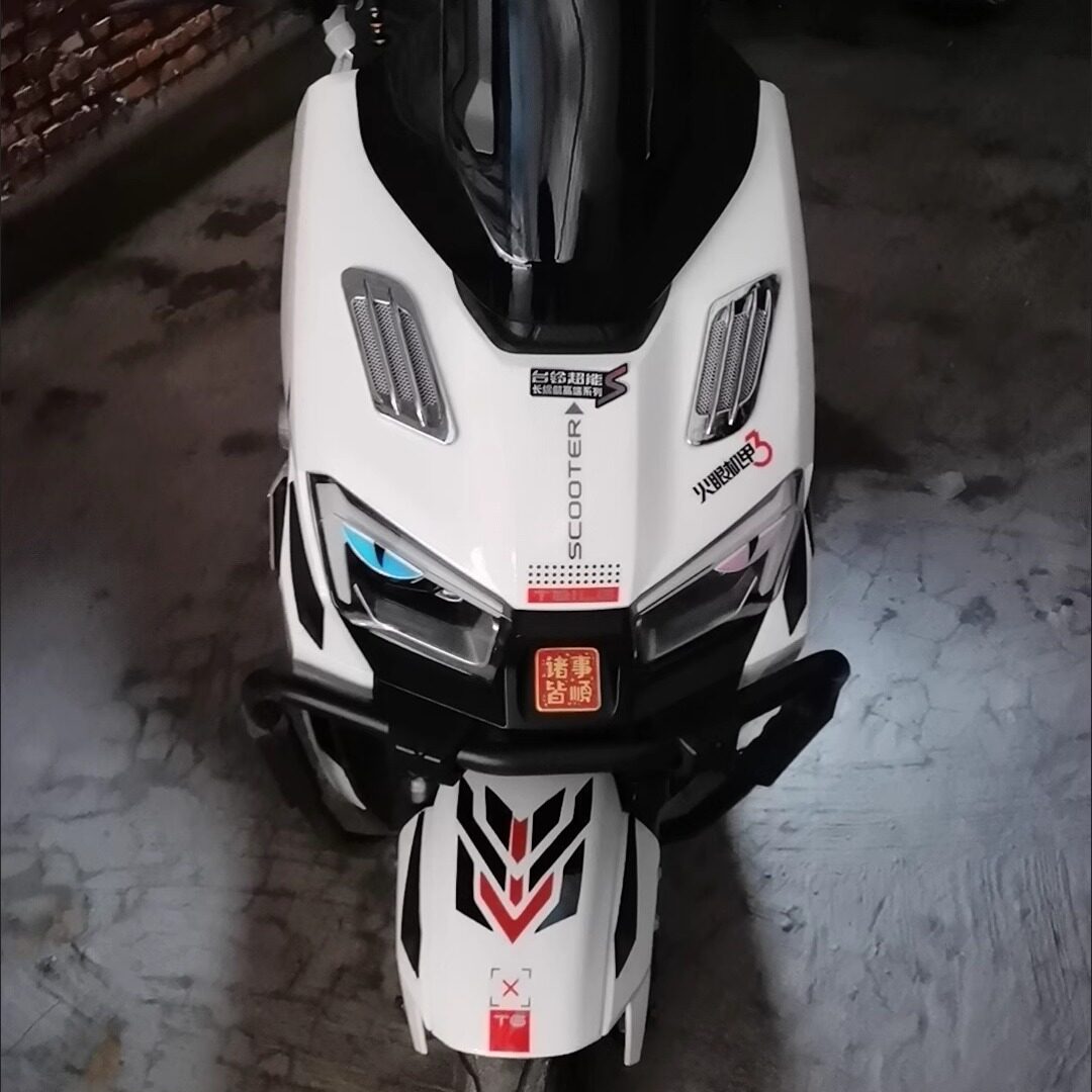 适用台铃封神车头挡泥板防水装饰贴电动车眉毛眼睛鲨鱼鳃配件饰品