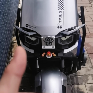 适用台铃超能S苍穹EB电动车灯改装 饰品变形金刚车头夜光眼睛贴纸