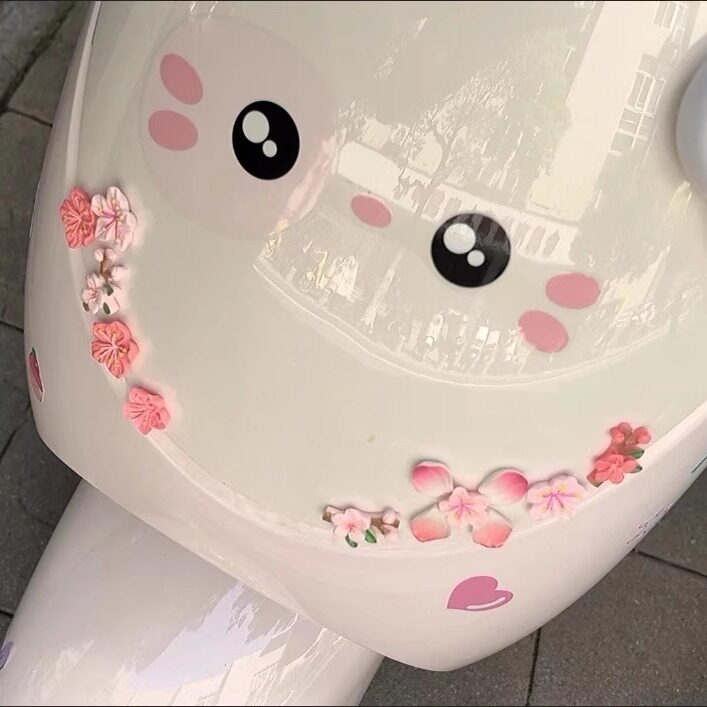 适用于台铃蝴蝶电动车头花朵立体装饰品电瓶车桃花无痕饰品摆件