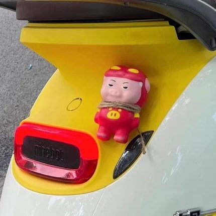 适用于九号Q85c/80c/90c电动车尾猪猪侠玩偶装饰公仔立体可爱挂件