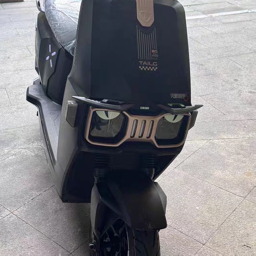 适用25款台铃赤兔车头灯眉定风翼风刀装饰件立体夜光恶魔眼睛贴纸