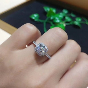 小方糖戒指1克拉莫桑石钻戒女款925纯银镀白金方包镶指环过钻笔