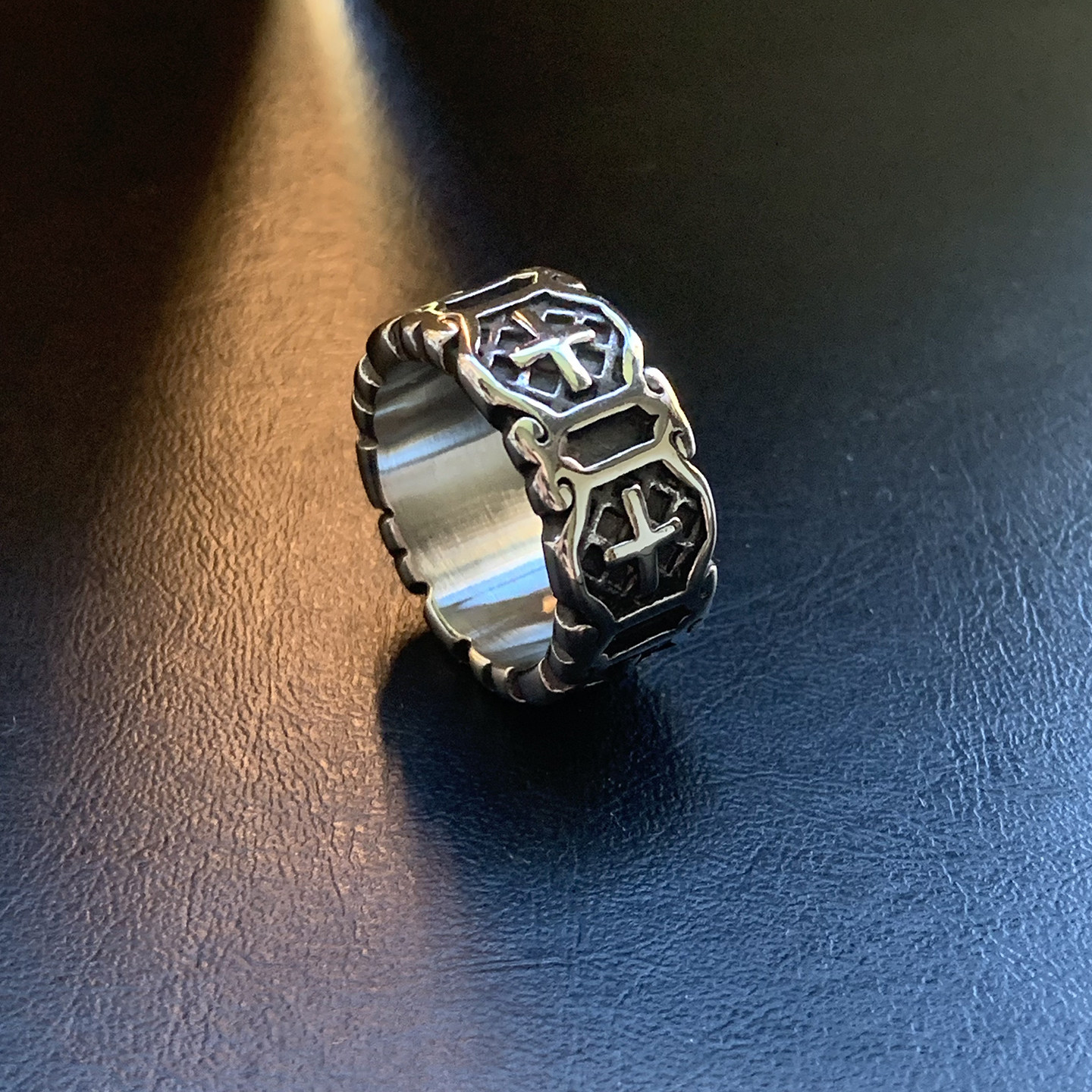 困盾十字-机车风钛钢复古潮牌戒指男朋克欧美嘻哈霸气不掉色指环