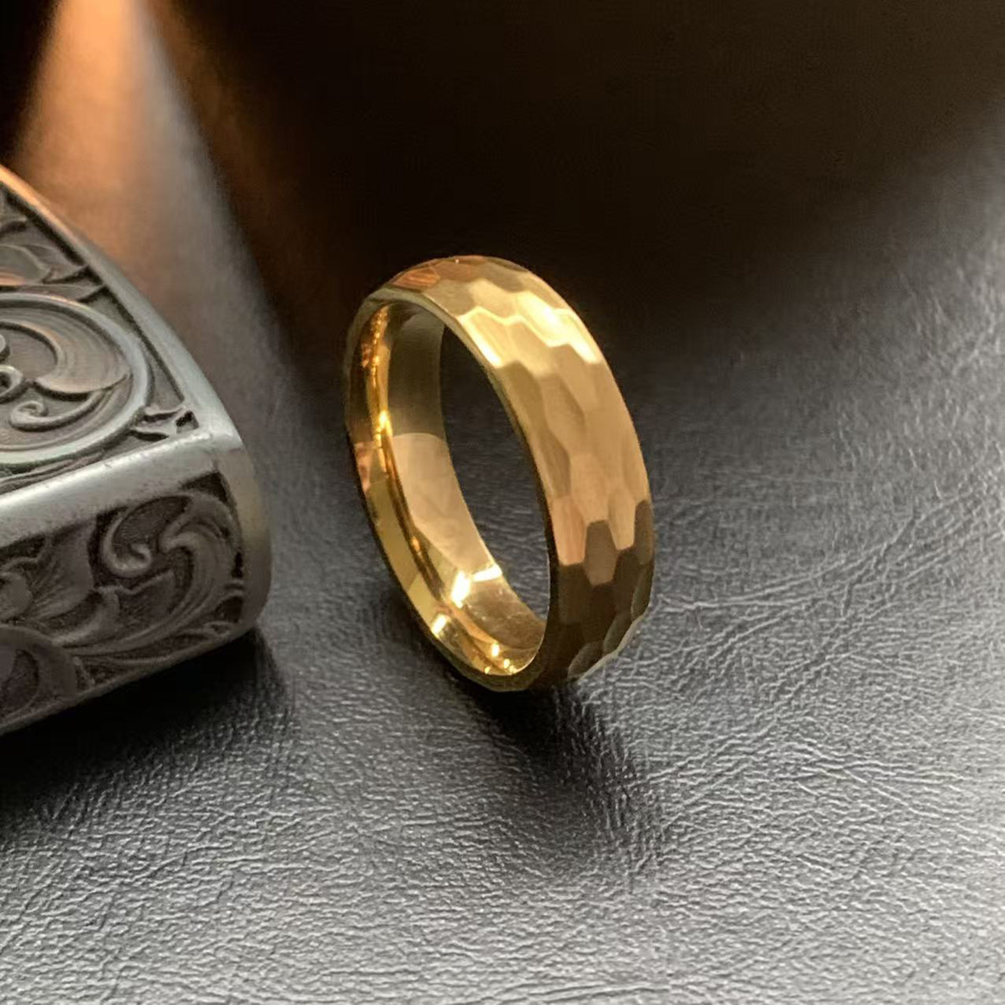 煅痕-金色锤纹不掉色磨砂质感钛钢食指戒指冷门腰缠万贯胖手指环