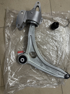 适用路虎揽胜极光神行者2发现神行前下摆臂下支臂三角臂悬挂新款