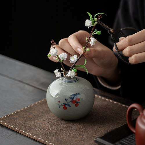 哥窑复古小花瓶水培绿萝插花器