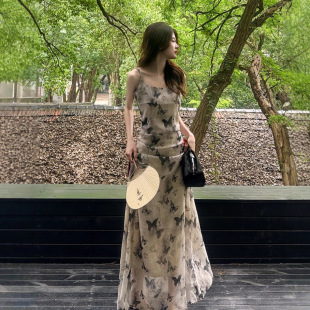 海边度假绝美吊带连衣裙子2025新款女初夏季穿搭今年流行爆款长裙