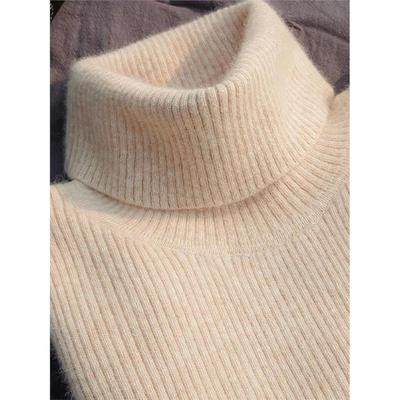 配大衣的软糯高领毛衣女