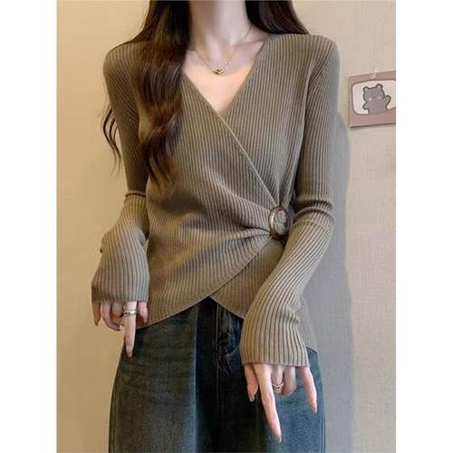 巨好看的早秋v领打底衫女
