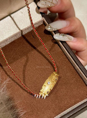 v金材质高版保色古法拉丝镶钻天珠红色编织项链吊坠贵气锁骨链