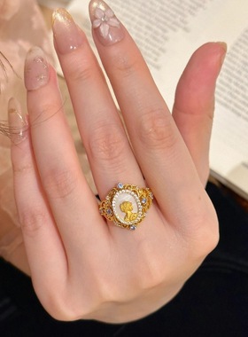 真金电镀保色浮雕古典贝母拉丝女神像中古宫廷镂空花边精致指环