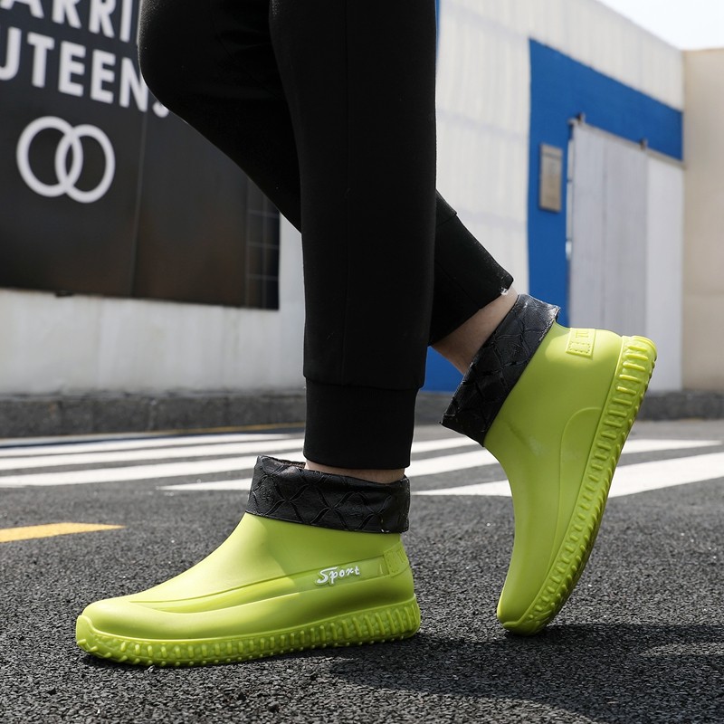 ONE-PIECE VELVET MENS WINTER SHORT WATER BOOTS LOW-TOP WATERPROOF AND NON-SLIP WATER SHOES WARM COTTON RAIN BOOTS AND THE LINER IS THICKENED FLEECE