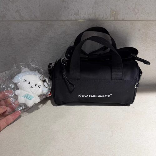 NB单肩包小桶包运动挎包法棍包