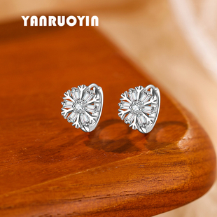 999足银耳环女纯银微镶雪花耳扣森系清新通勤百搭耳圈养耳洞免摘