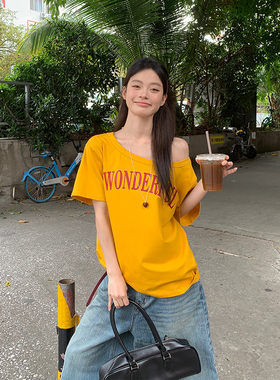 LIL CHER 美式辣妹黄色斜肩短袖t恤女夏季高级感宽松慵懒风上衣