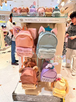 香港迪士尼 达菲熊好友可琦安 饼饼 可爱卡通毛绒双肩包 背包书包