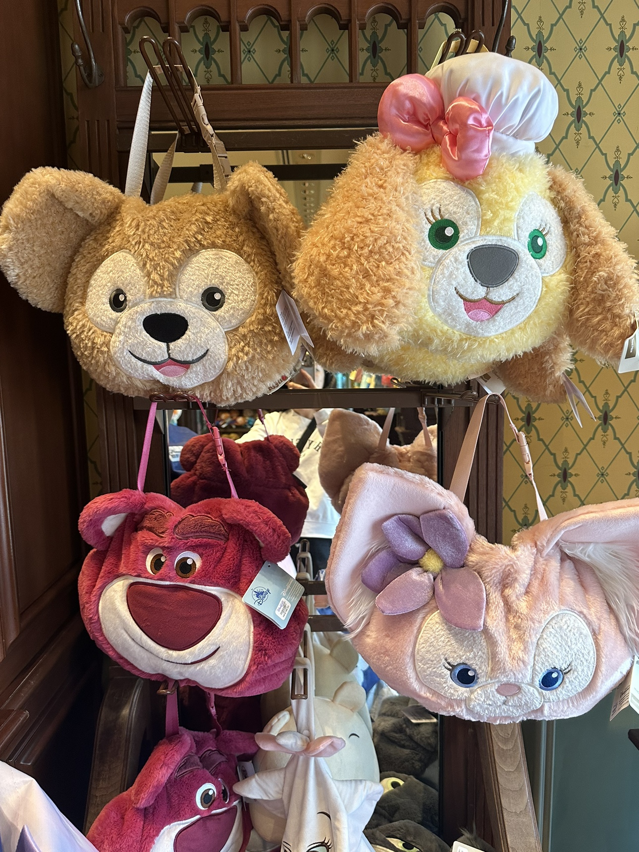 香港迪士尼 玲娜贝儿达菲熊 u枕车载用品卡通毛绒双面抱枕公仔