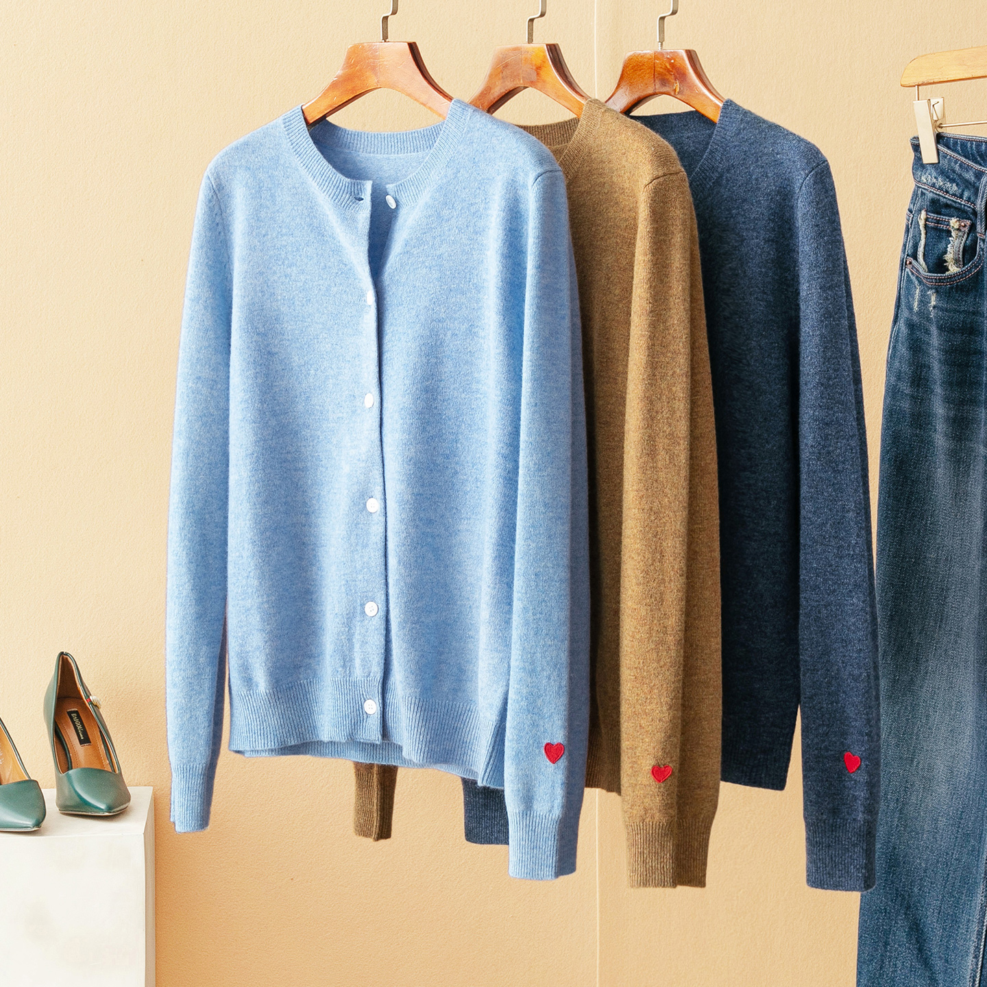 蛮文 美国单 刺绣爱心 温暖好穿纯羊毛保暖有型圆领毛衣开衫59133