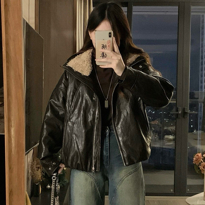 实拍 高级感羊羔毛领加绒加厚咖啡色皮衣外套女短款机车服冬季