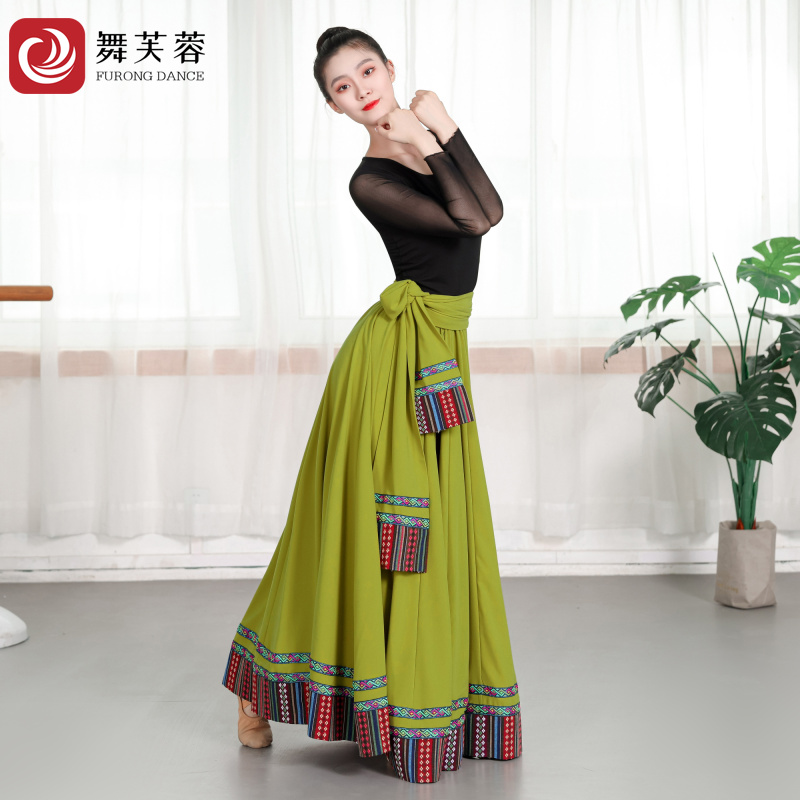 莫代尔练习大摆半身裙