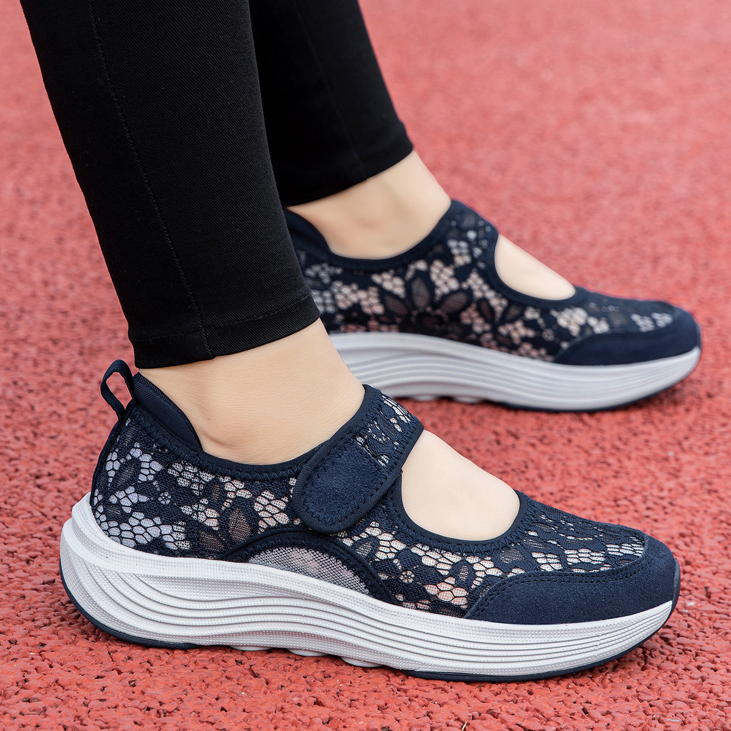 张凯丽老人凉鞋女妈妈鞋夏季老年运动蕾丝舞蹈鞋镂空老北京布鞋女