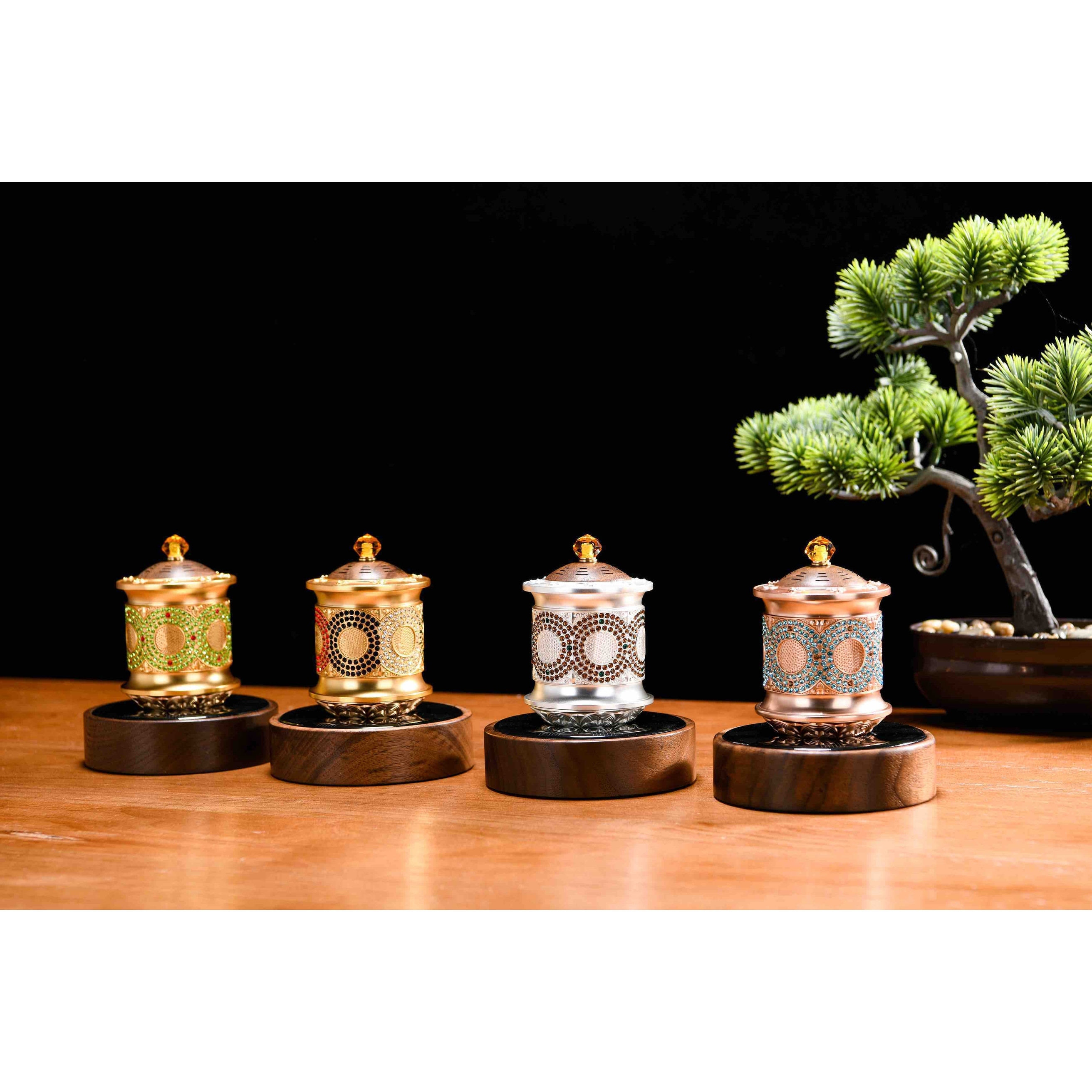 车载太阳能转金轮甲辰龙天然胡桃木镶钻k金电镀家用车载香薰