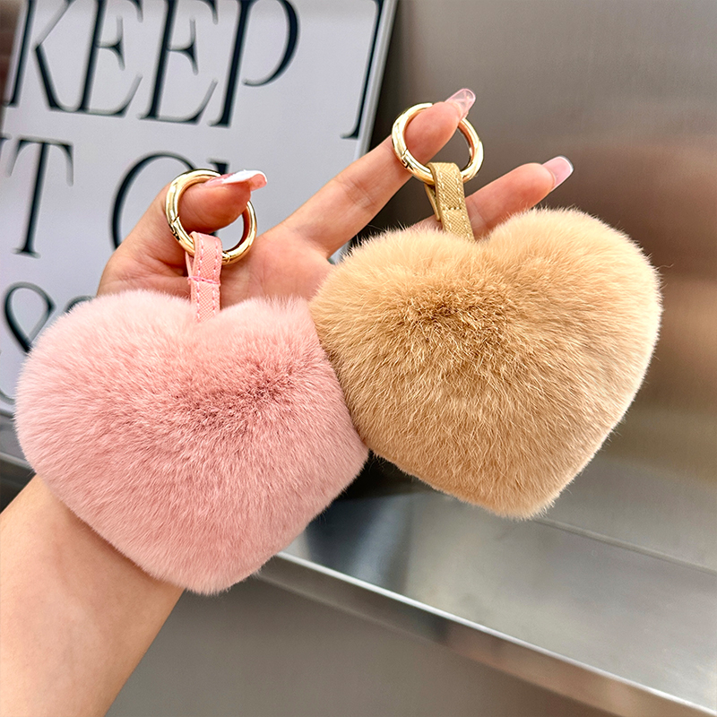 韩国ins可爱獭兔毛绒球心形车钥匙扣挂饰个性创意包包挂件礼物女