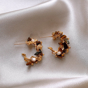 秋冬美拉德虎眼石珍珠C圈耳环女2025新款耳圈高级感精致耳饰耳钉